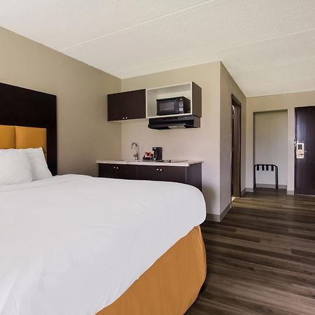 Hotel Clarion Pointe Lake Jackson Exterior foto