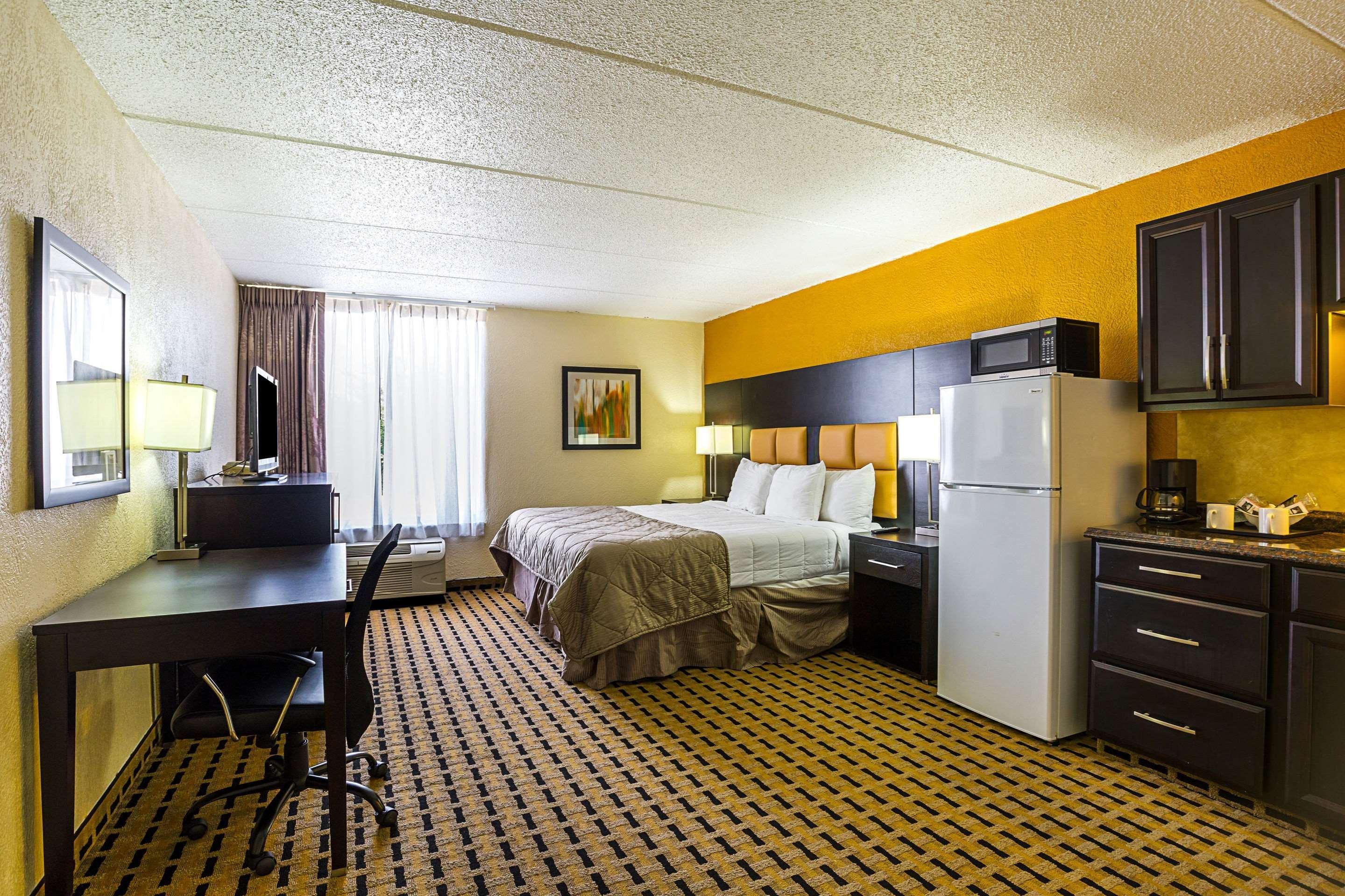 Hotel Clarion Pointe Lake Jackson Exterior foto