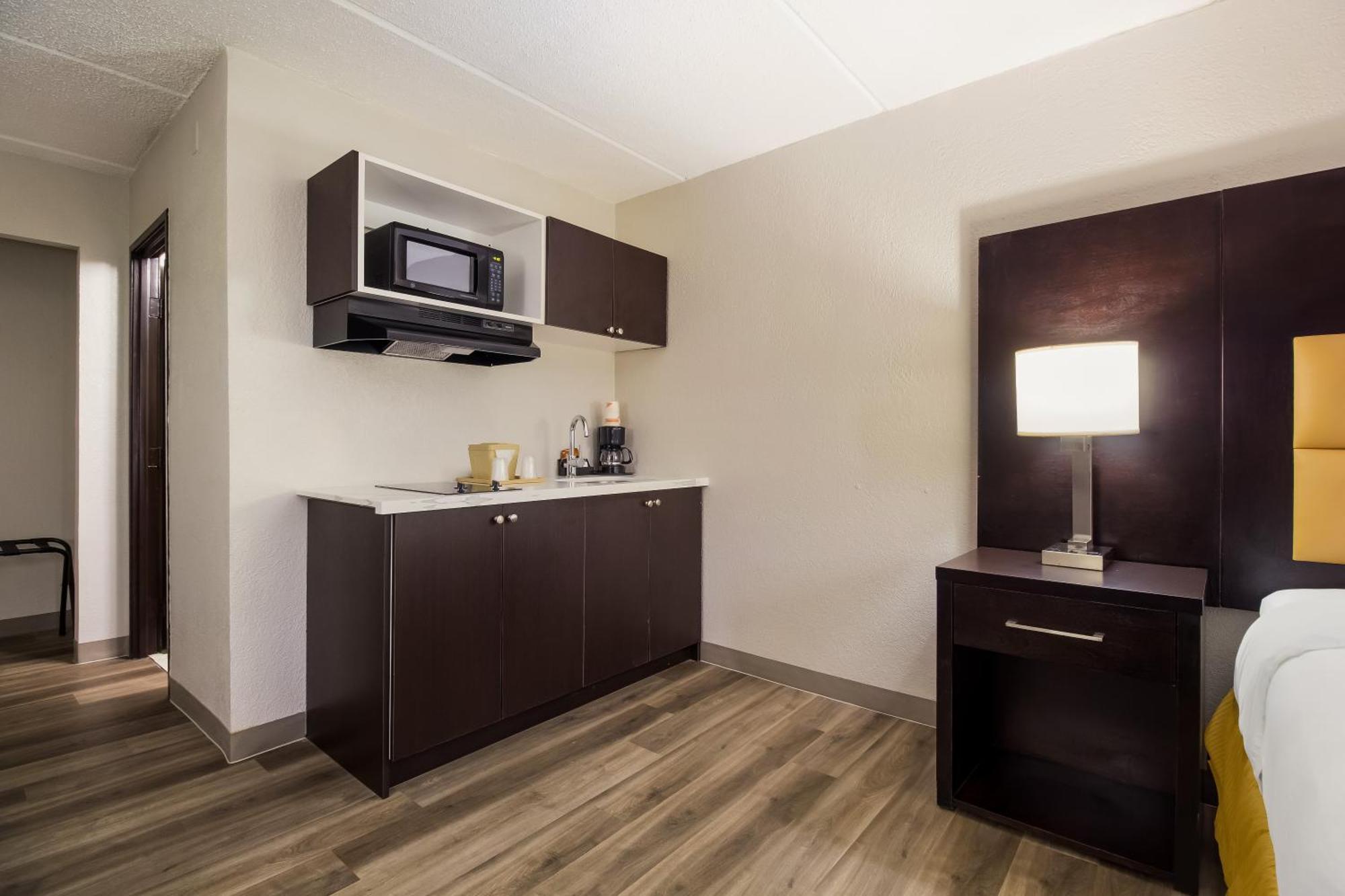 Hotel Clarion Pointe Lake Jackson Exterior foto